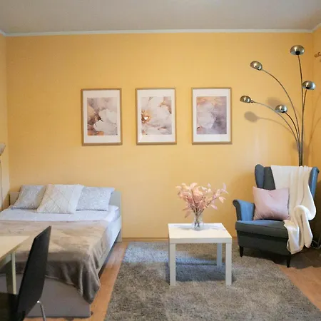 Center Of Apartments, Bus Station 1min, Airport 5 Min