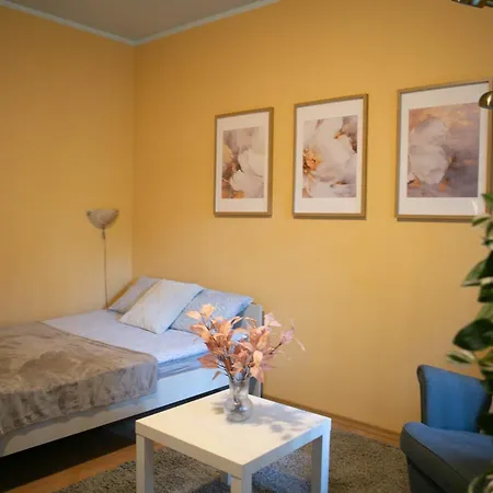 Center Of Apartments, Bus Station 1min, Airport 5 Min شقة تالين